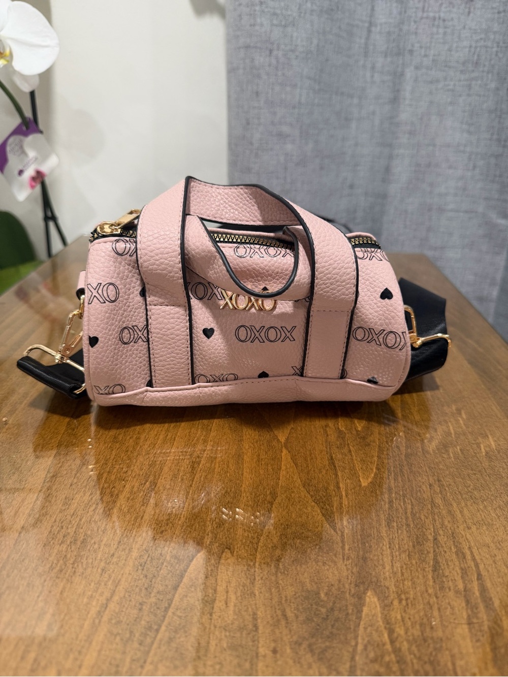 🔥🔥 XOXO Blush Pink Mini Barrel Crossbody Bag! 🔥🔥 - Picture 1 of 5